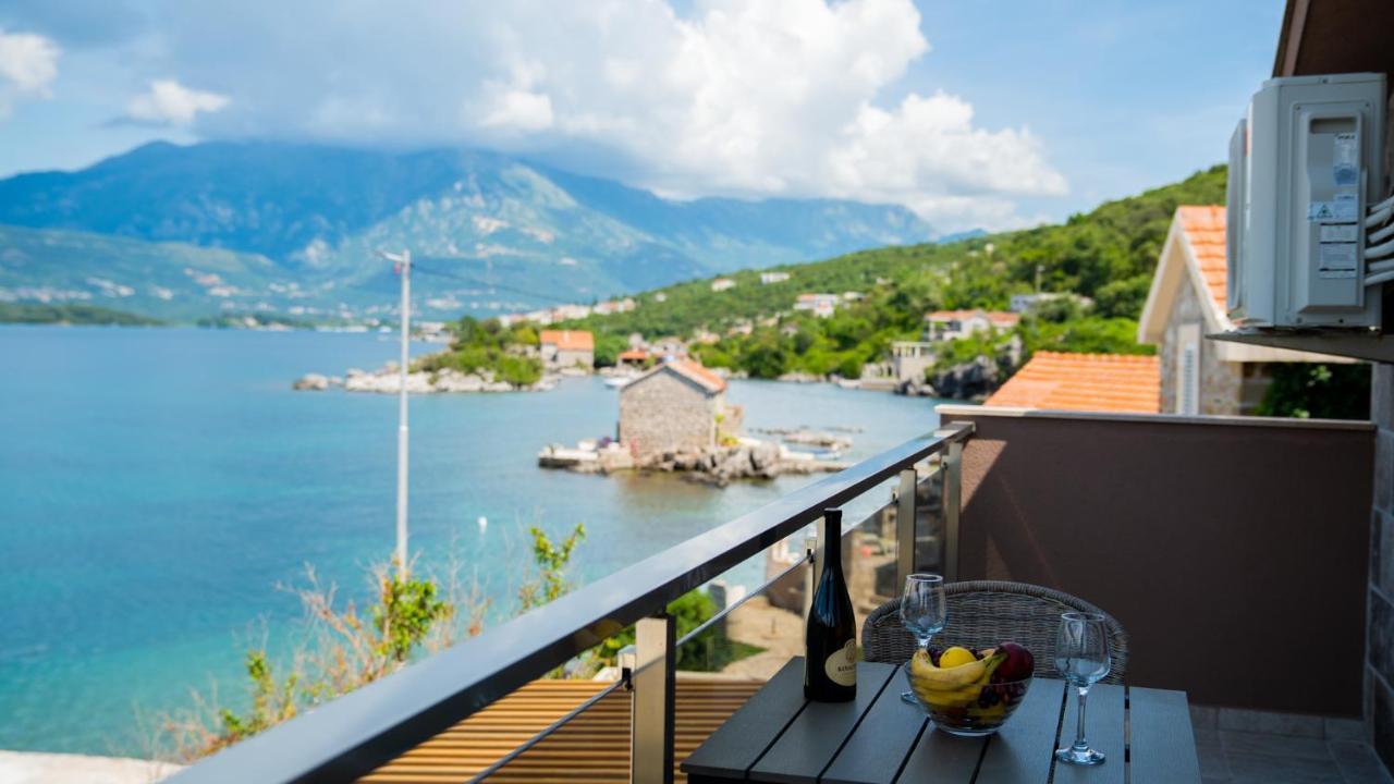 Family House Bjelila Vila Tivat Exterior foto