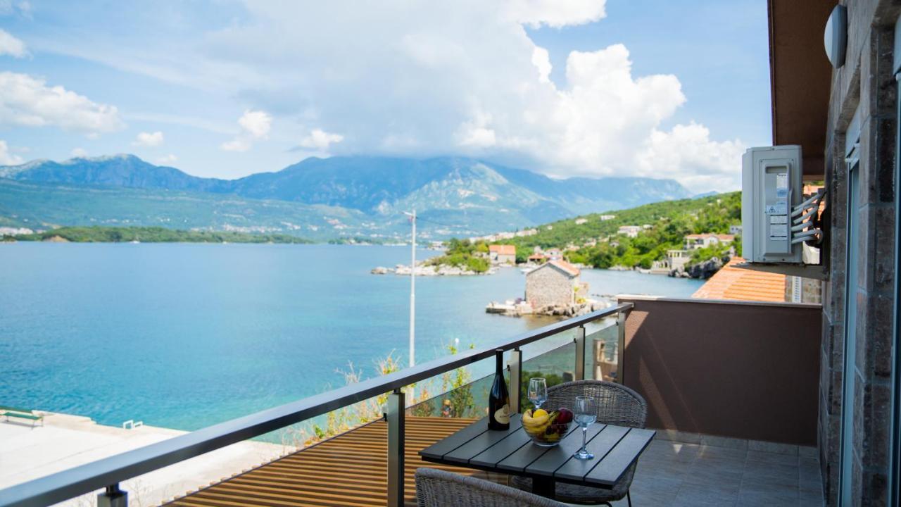 Family House Bjelila Vila Tivat Exterior foto